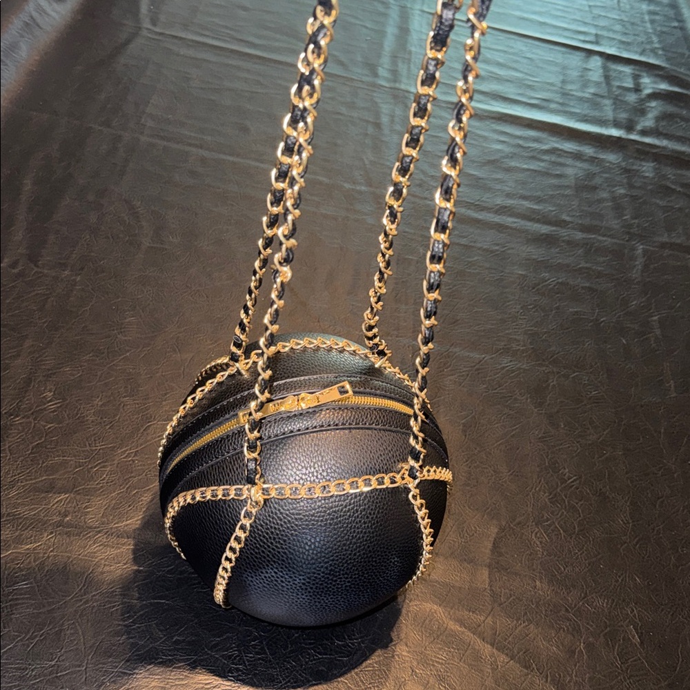 Black Leatherette Round Basketball Bag with Gold Chain, NEW - Picture 3 of 7